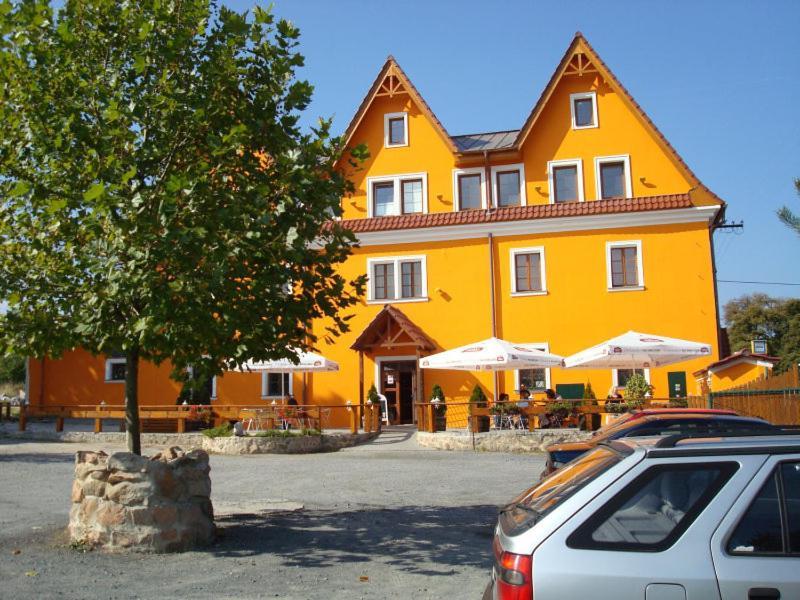 Hotel Vyzlovka Kostelec nad Černými Lesy Екстериор снимка