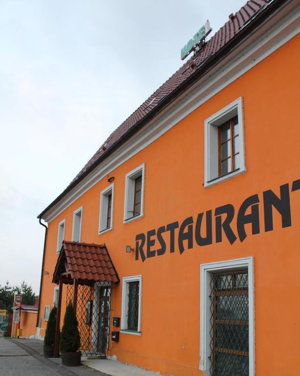 Hotel Vyzlovka Kostelec nad Černými Lesy Екстериор снимка